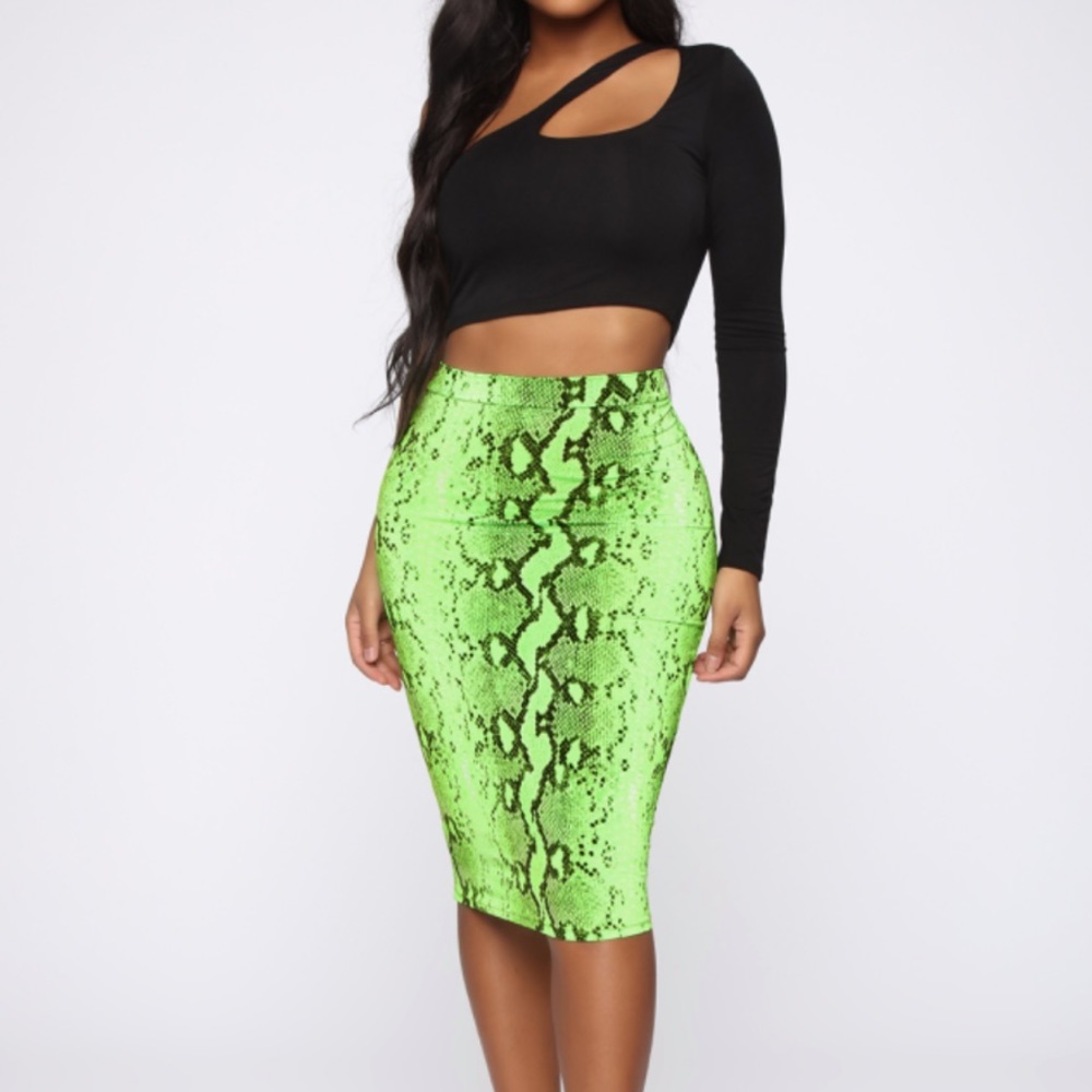 NWT! Snakeprint pencil skirt